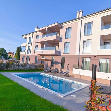 Luxury Apartment Faro With Sea View And Swimming Pool Premantura Exteriör bild