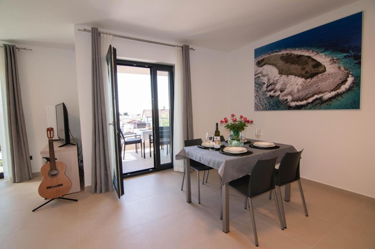 Luxury Apartment Faro With Sea View And Swimming Pool Premantura Exteriör bild