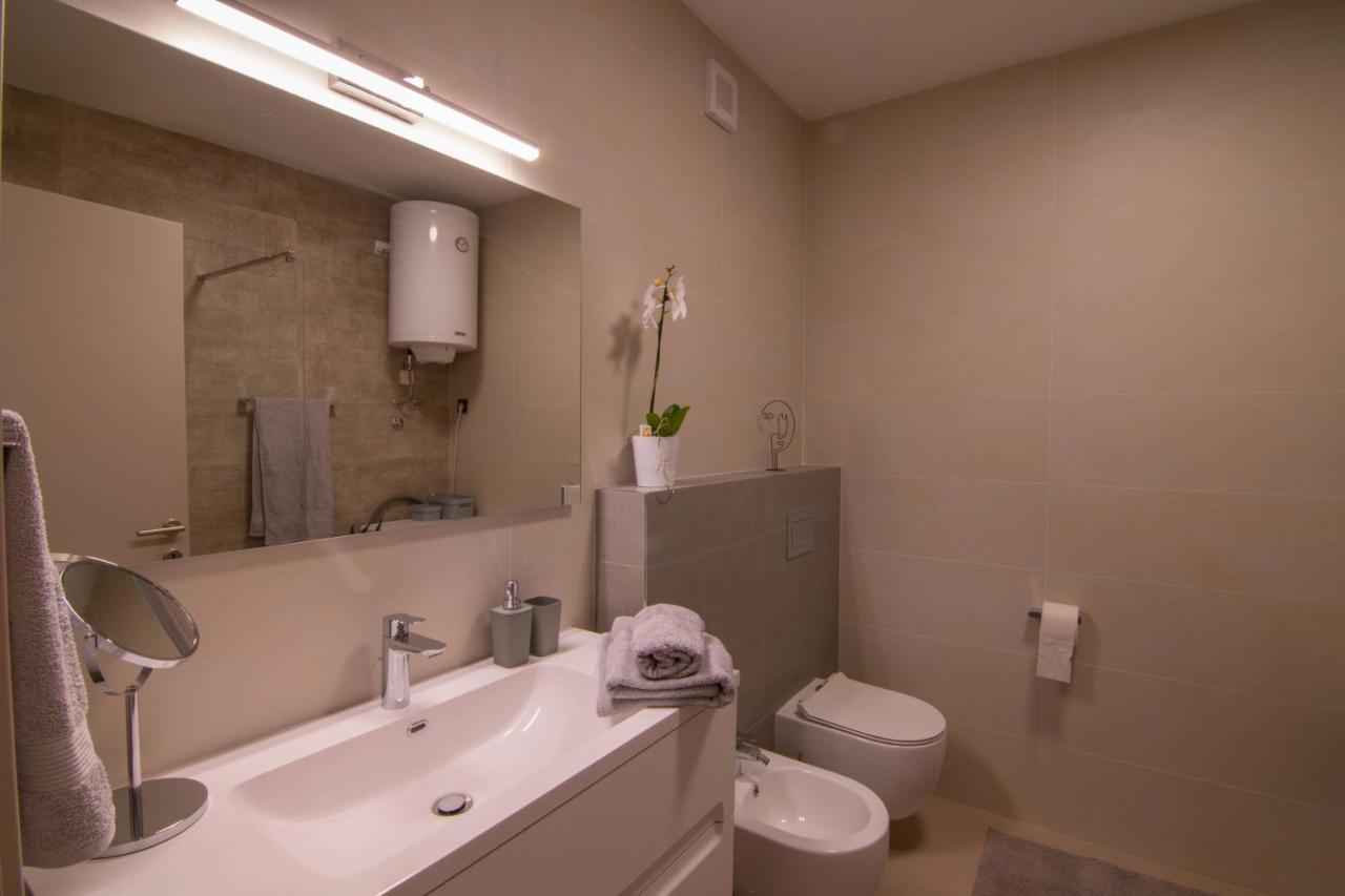 Luxury Apartment Faro With Sea View And Swimming Pool Premantura Exteriör bild