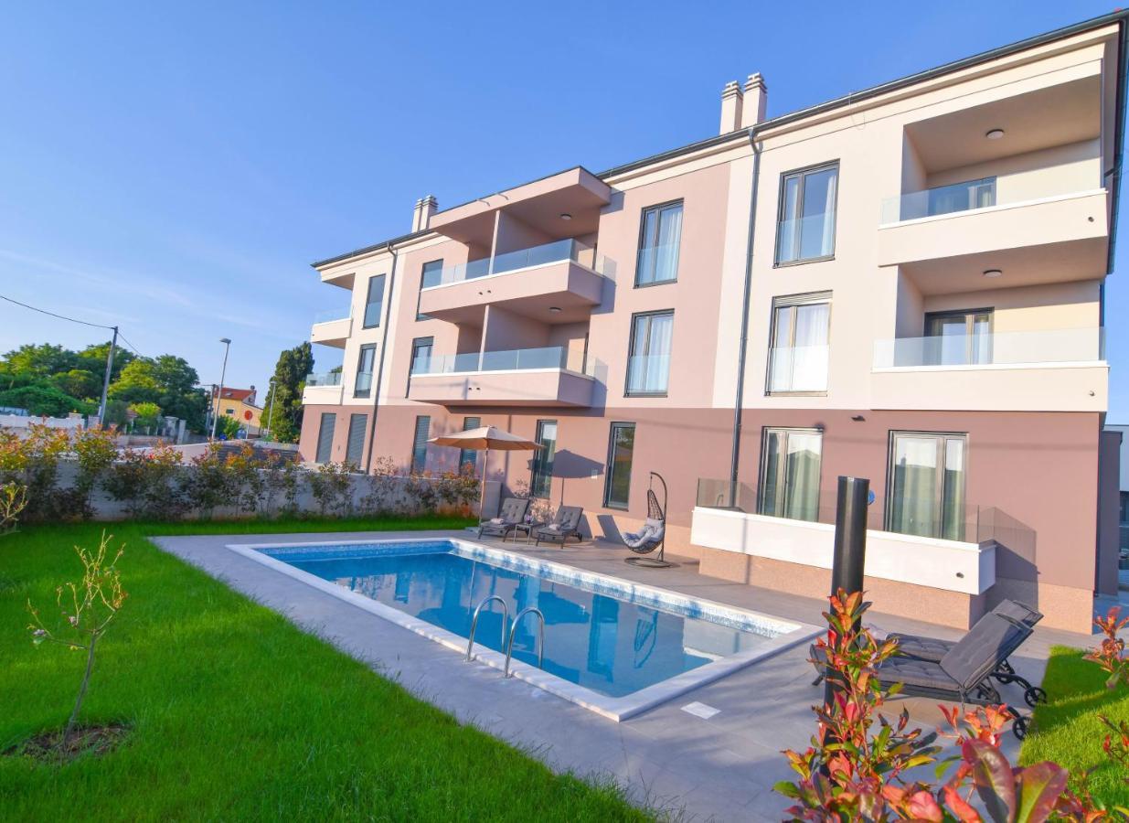 Luxury Apartment Faro With Sea View And Swimming Pool Premantura Exteriör bild
