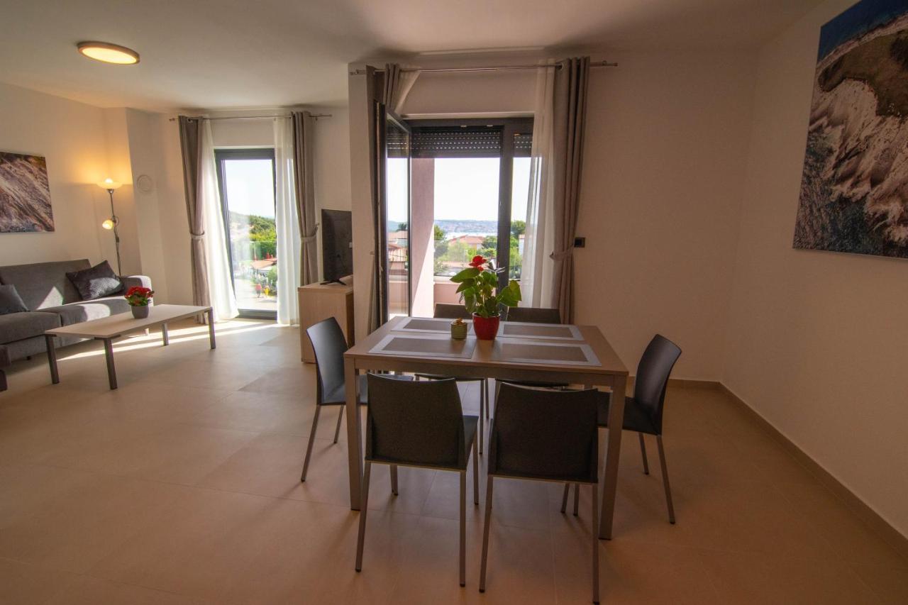 Luxury Apartment Faro With Sea View And Swimming Pool Premantura Exteriör bild